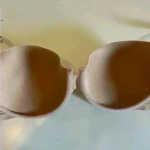 Le Mystere Convertible Back Bra, Size 34DD Color Beige GUC please review photos - Picture 6 of 8